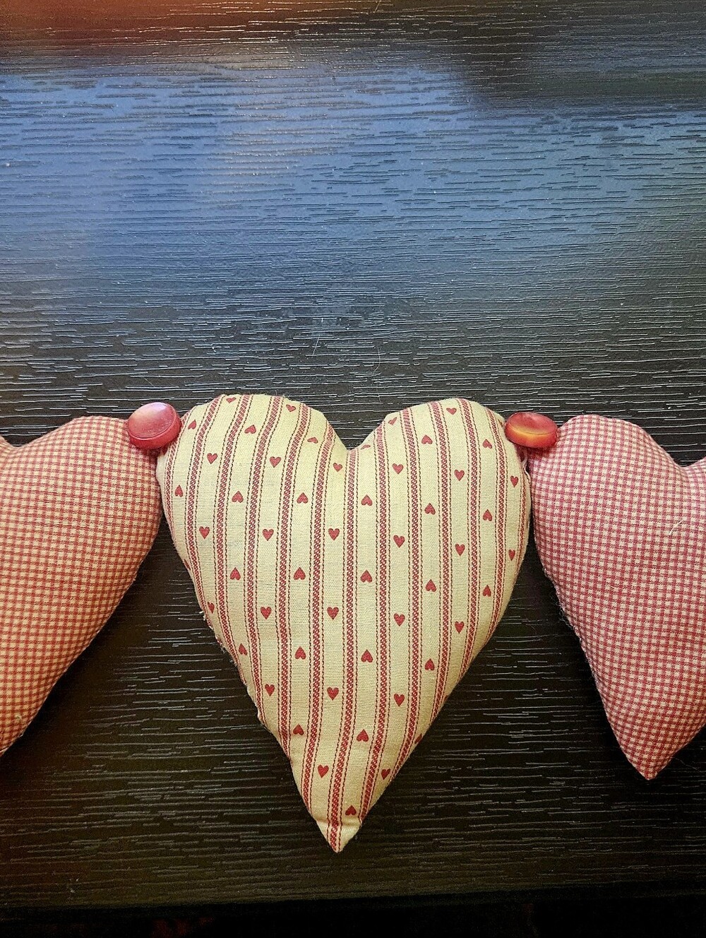 HANDMADE~ COUNTRY CHARM "STRING OF HEARTS" DECOR By "ONE KIND DENIM Co. ! ❤️❤️❤️